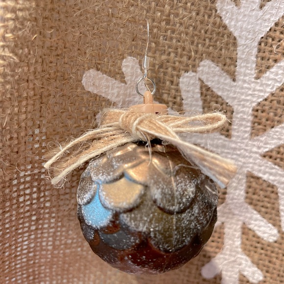 Mini acorn and deer Christmas ornament earrings - Picture 3 of 6